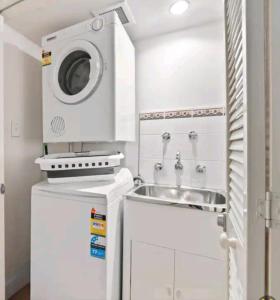 Mynd úr myndasafni af Apollo Quays Resort Studio apartment with Kitchenette and shared jetty í Mandurah