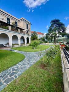 a stone walkway leading to a building at Excelsior Relaxing Apartment in Levanto +5 photos