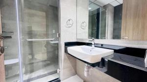 a bathroom with a sink and a shower at Luxurious apartments at JLT by Checkmyguest in Dubai