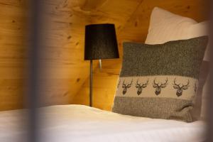Postel nebo postele na pokoji v ubytování Schwarzwald Chalet -Wilde Rench-