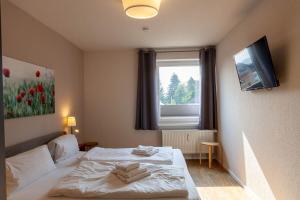 Postel nebo postele na pokoji v ubytování Ferienwohnung Lichtblick mit Balkon und Garage