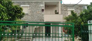 a green gate in front of a house at The stone house in Hekal