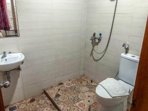 Bilik mandi di Arys Garden Hotel Yogyakarta