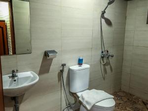 Bilik mandi di Arys Garden Hotel Yogyakarta
