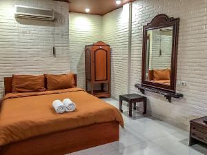 Katil atau katil-katil dalam bilik di Arys Garden Hotel Yogyakarta