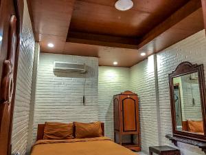 Katil atau katil-katil dalam bilik di Arys Garden Hotel Yogyakarta