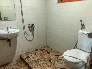 Bilik mandi di Arys Garden Hotel Yogyakarta