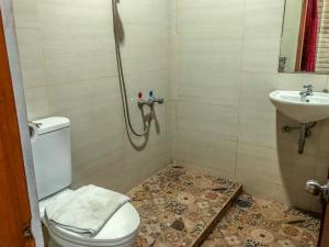 Bilik mandi di Arys Garden Hotel Yogyakarta