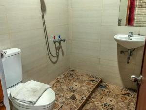 Bilik mandi di Arys Garden Hotel Yogyakarta
