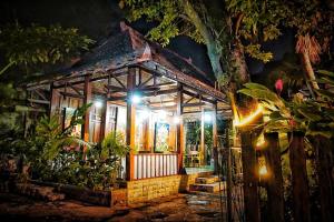Taman di luar Arys Garden Hotel Yogyakarta