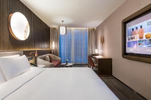 Xi 'an North Railway Station Municipal Government Orange Crystal Hotel客房内的一张或多张床位