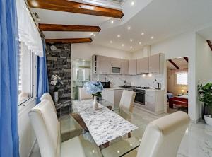 Kuchyňa alebo kuchynka v ubytovaní Stone House Blaca
