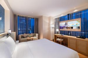 Xi 'an North Railway Station Municipal Government Orange Crystal Hotel客房内的一张或多张床位