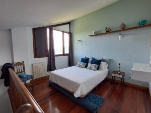 Postel nebo postele na pokoji v ubytování B&B Eguzkitza