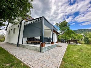 a house with a large glass extension on a patio at Bamboo Vendégház in Badacsonytördemic