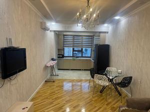 Μια τηλεόραση ή/και κέντρο ψυχαγωγίας στο Baku apartment