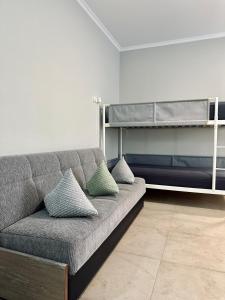 Ruang duduk di Neuwertiges Apartment mit schnellem WLAN, Glasfaser, Kostenlose Privatparkplatz auch für Transporter geeignet R24