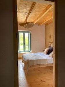 Ένα ή περισσότερα κρεβάτια σε δωμάτιο στο La Casita de la Ribera