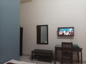 TV a/nebo společenská místnost v ubytování Wisma Liontine
