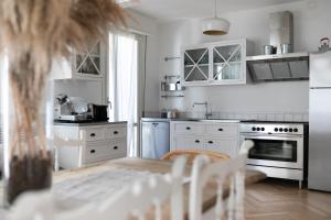Kuchyň nebo kuchyňský kout v ubytování Studio EBi Vacation - Cervia