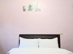 A bed or beds in a room at A-Lang Homestay