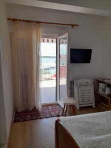 TV a/nebo společenská místnost v ubytování Apartments and Studios Vinko Matić