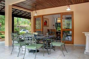a dining room with a table and chairs at Pretty house with pool and amazing garden in São Sebastião