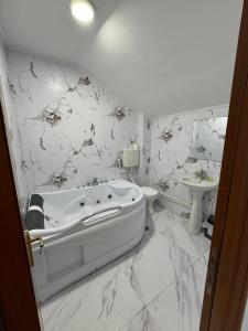 Ένα μπάνιο στο Hotel Palma