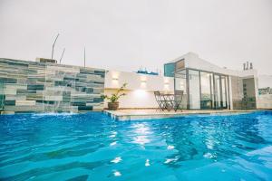 a swimming pool in front of a building at SEN BIỂN HOTEL - FLC Sầm Sơn in Sầm Sơn