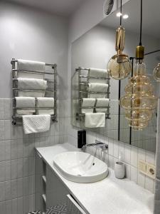 Koupelna v ubytování ATLANT luxury apartments Deluxe ТЦ ДЕПОТ + 11 fotografií