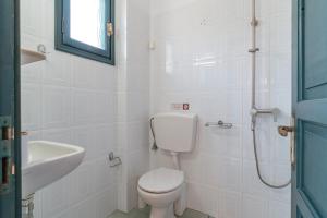 Koupelna v ubytování Almyra Seaside Suites
