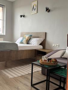 Ένα ή περισσότερα κρεβάτια σε δωμάτιο στο Apartamenty Hexagon 34 +6 φωτογραφίες