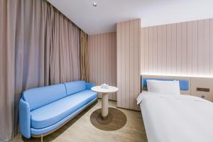 Ένα ή περισσότερα κρεβάτια σε δωμάτιο στο 汉庭上海浦东机场施新路酒店