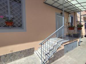 a staircase with two potted plants on a building at Geko del Sud in Torre del Greco
