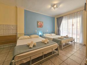 Postel nebo postele na pokoji v ubytování Chariclia Hotel