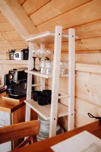 Kuchyňa alebo kuchynka v ubytovaní Osada Poli Koniaków - Panoramiczny Domek nr 3 z Prywatną Balią i Hydromasażem + 24 fotografií