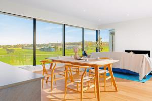 صورة لـ Panoramic Racecourse View - A Quiet Family Villa Over the Turf في أوكلاند