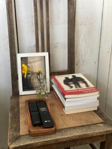 a table with a remote control and a picture and books at Kurkse KUUR in Kurkse