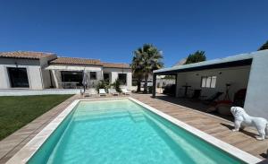 Bazén v ubytování Villa Palmiera with pool, Alpilles, Provence nebo v jeho okolí