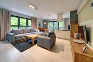 Telewizja i/lub zestaw kina domowego w obiekcie Ekskluzywny Apartament Sun Seasons 24 w Karpaczu by Noclegi Renters