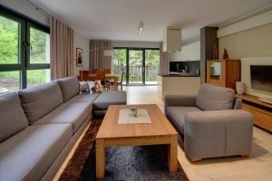 Część wypoczynkowa w obiekcie Ekskluzywny Apartament Sun Seasons 24 w Karpaczu by Noclegi Renters