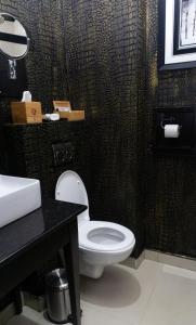 Bilik mandi di GreenPoint Hotel