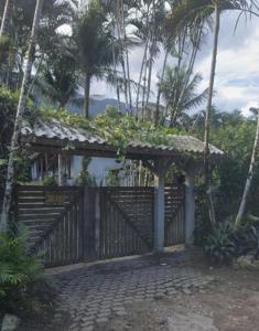 Taman di luar Pousada do Sonho