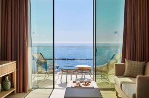 Area soggiorno di Amavi, MadeForTwo Hotels - Paphos