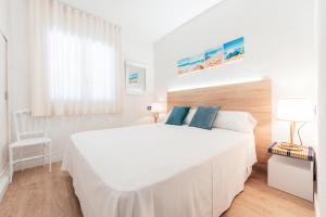 Ένα ή περισσότερα κρεβάτια σε δωμάτιο στο Santa Llucia Apartaments
