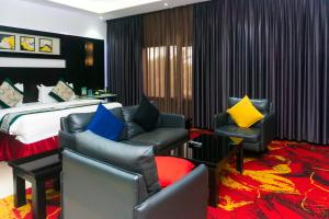 Ruang duduk di GreenPoint Hotel