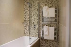 Um banheiro em Captain's Club Hotel & Spa