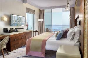 Letto o letti in una camera di Amavi, MadeForTwo Hotels - Paphos