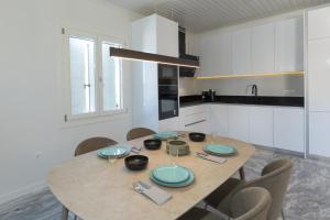 Η κουζίνα ή μικρή κουζίνα στο Mimoza's House Spetses +8 φωτογραφίες