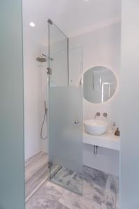 Ένα μπάνιο στο Mimoza's House Spetses